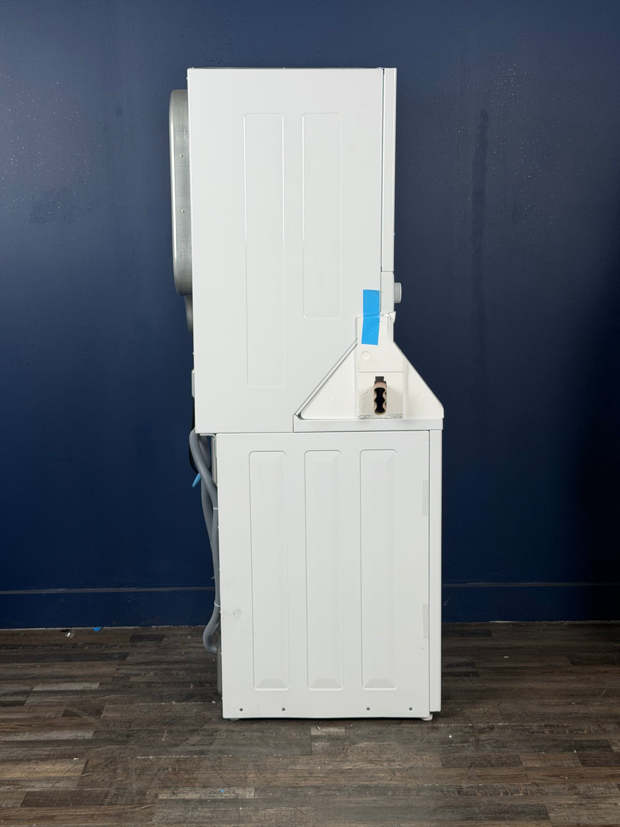 Frigidaire - 3.9 cu. ft. Washer and 5.5 cu. ft. Gas Dryer Combo in White with Quick Wash & Dry Cycle and MaxFill Wash Cycle