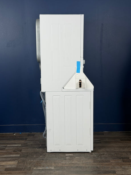 Frigidaire - 3.9 cu. ft. Washer and 5.5 cu. ft. Gas Dryer Combo in White with Quick Wash & Dry Cycle and MaxFill Wash Cycle