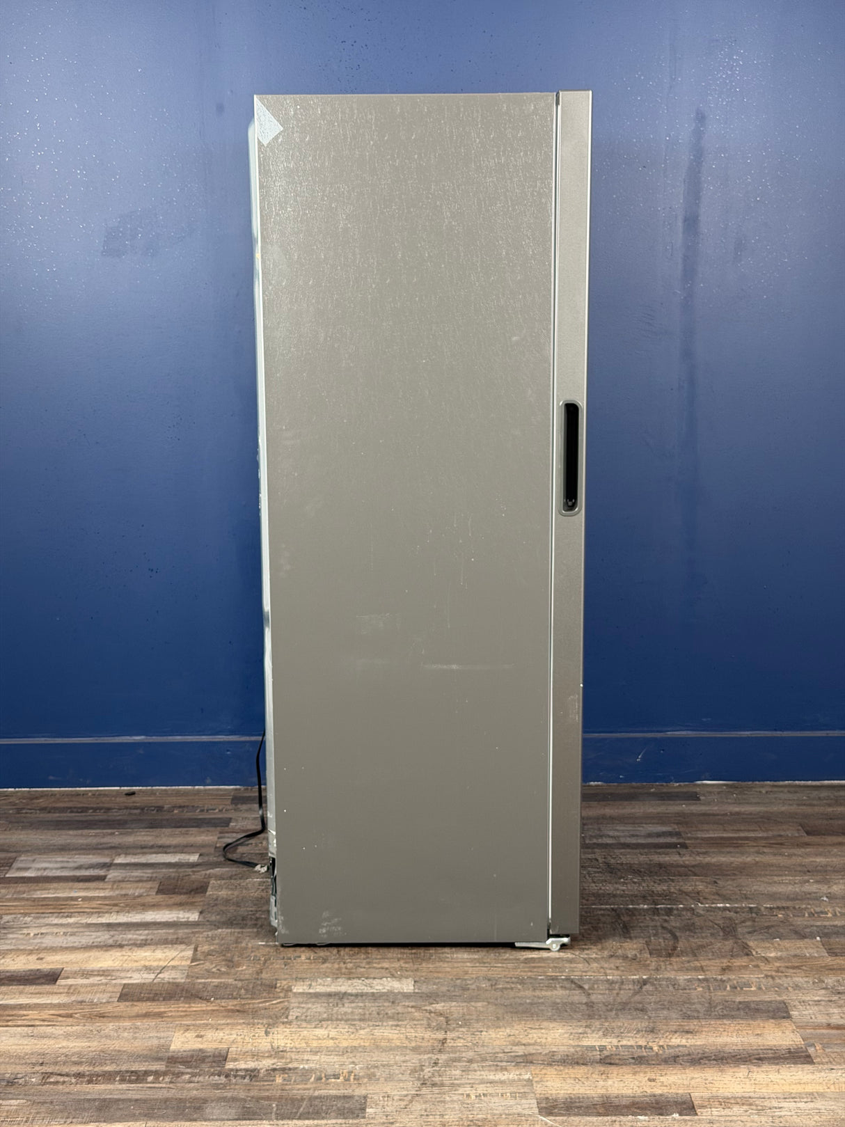 Frigidaire - 32.6 in. 20 cu. ft. Frost Free Defrost, Garage Ready Upright Freezer in Carbon