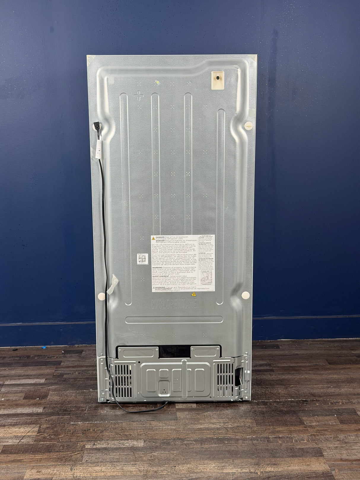Frigidaire - 30 in. 18.3 cu. ft. Top Freezer Refrigerator, Garage Ready