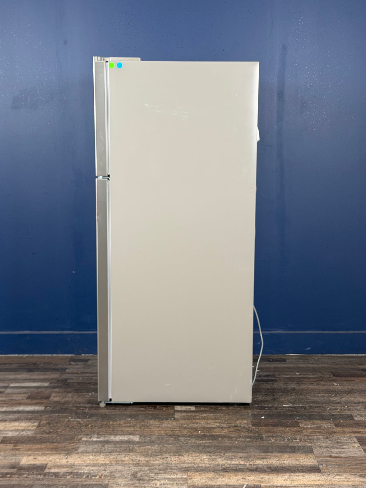 Frigidaire - 28 in. 18 cu. ft. Top Freezer Refrigerator in Fingerprint-Resistant Stainless Look, ENERGY STAR