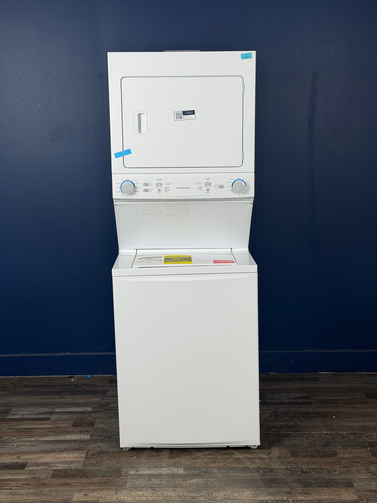 Frigidaire - 3.9 cu. ft. Washer and 5.6 cu. ft. Gas Dryer Combo in White with Quick Wash & Dry Cycle, MaxFill and Long Vent