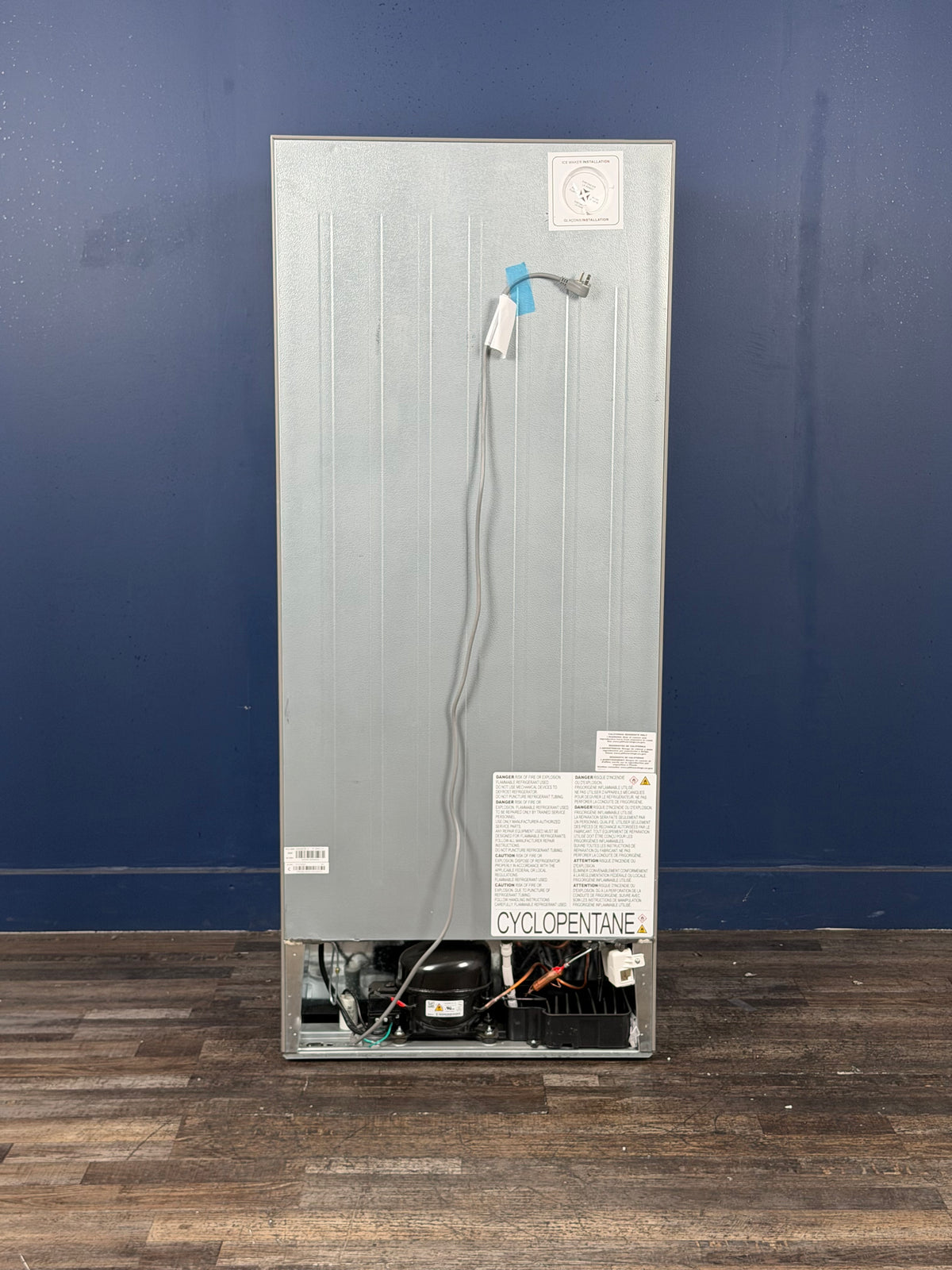 Frigidaire - 28 in. 18 cu. ft. Top Freezer Refrigerator in Fingerprint-Resistant Stainless Look, ENERGY STAR