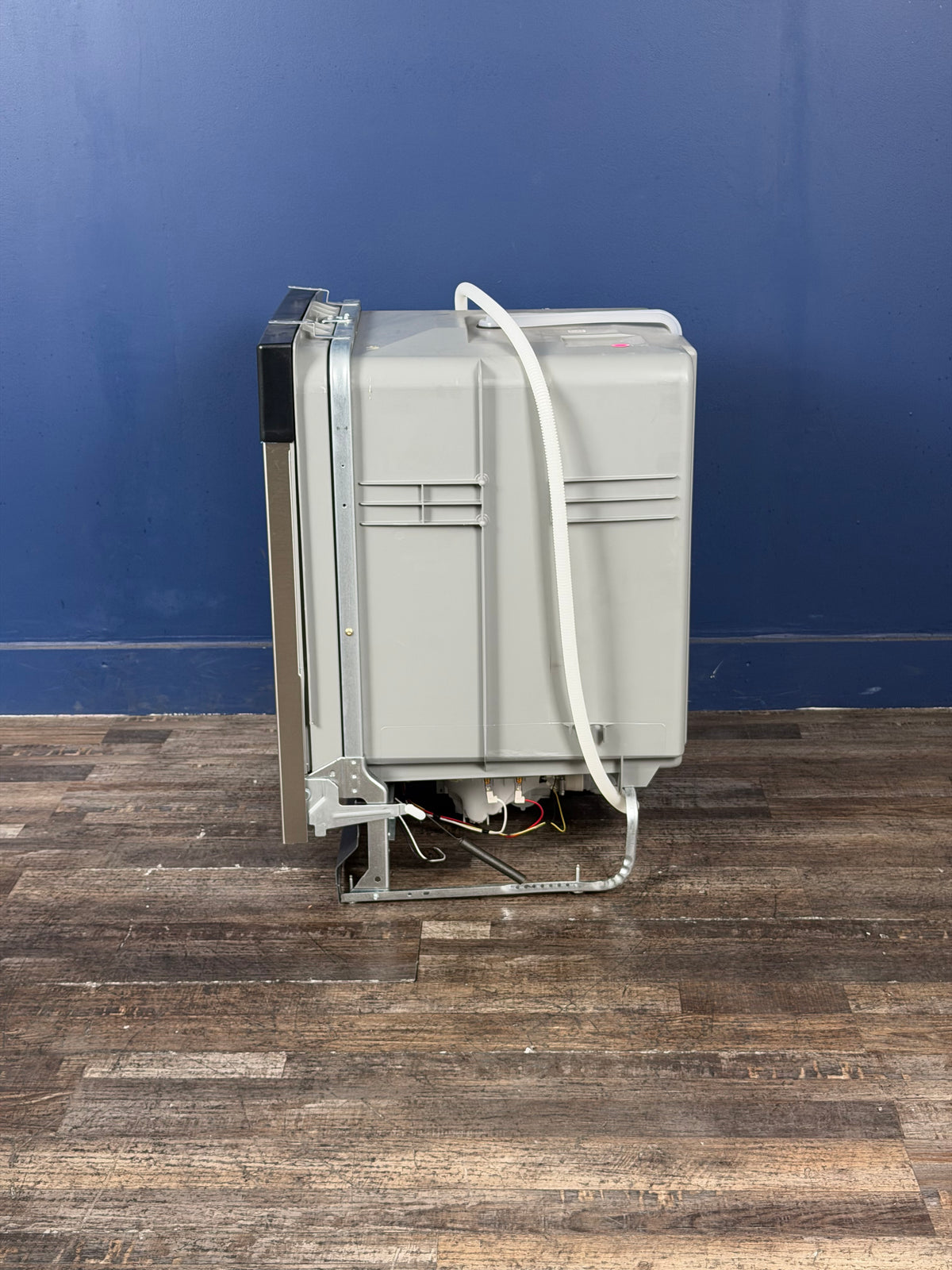 Frigidaire - 24 in. Front Control Smart Built-In Tall Tub 62 dBA Dishwasher in Stainless Steel