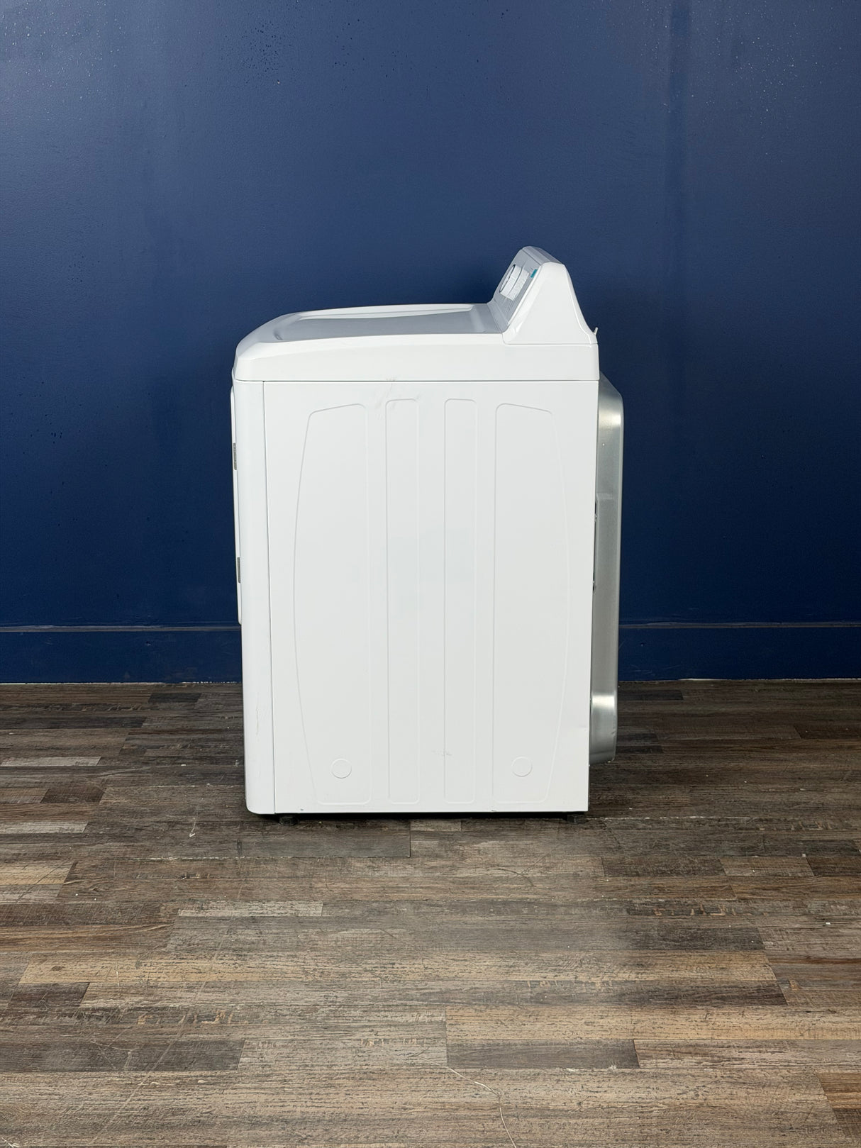 Frigidaire - 7 cu.ft.VentedFront Load Electric Dryer in White with 8 Dry Cycles and Reversible Door