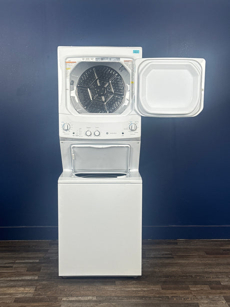 GE - 3.8 cu. ft. Washer 5.9 cu. ft. Gas Dryer Combo in White