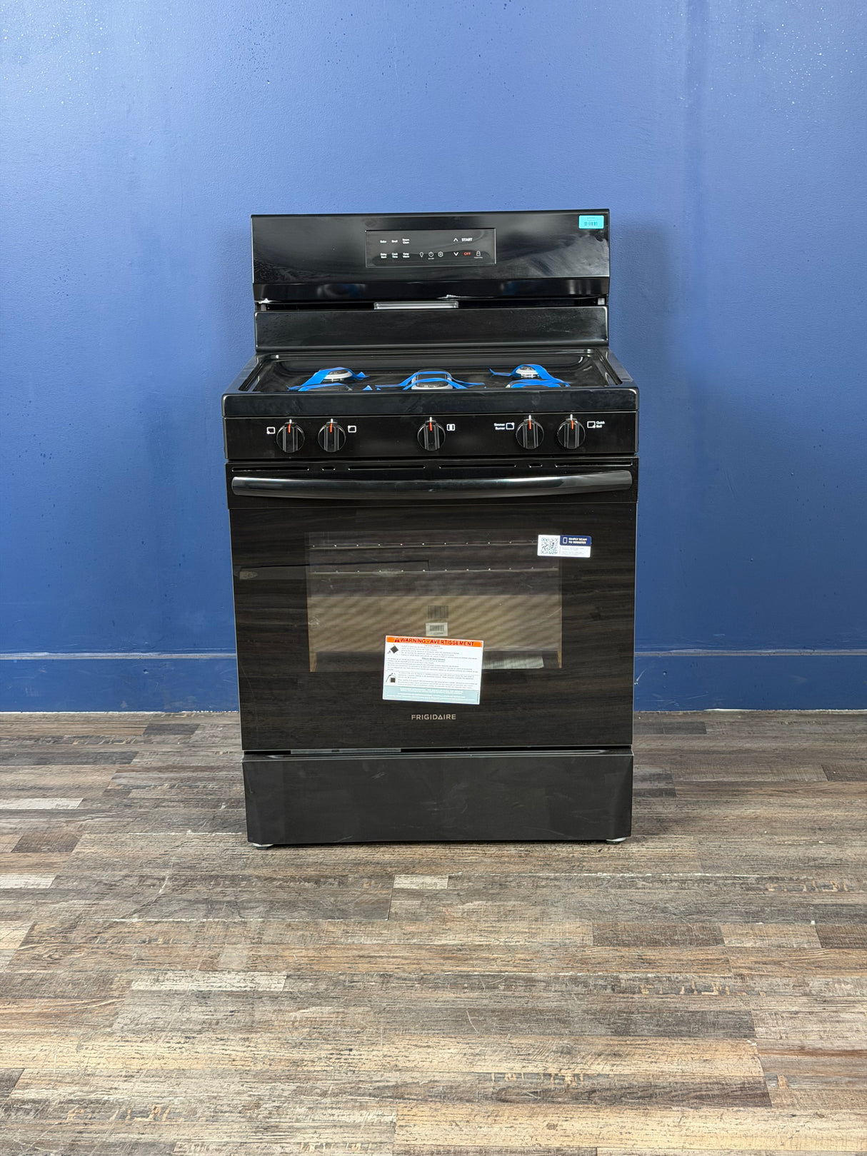 Frigidaire - 30 in 5 Burner Freestanding Gas Range in Black with Quick Boil and Steam Clean