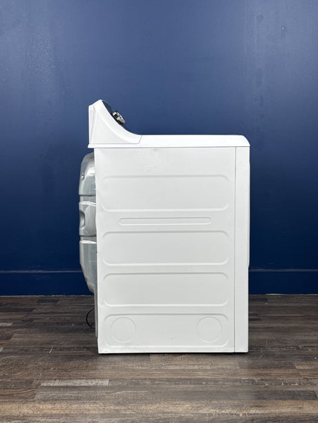 GE - 7.2 cu. ft. vented Gas Dryer in White with Auto Dry and Extended Tumble