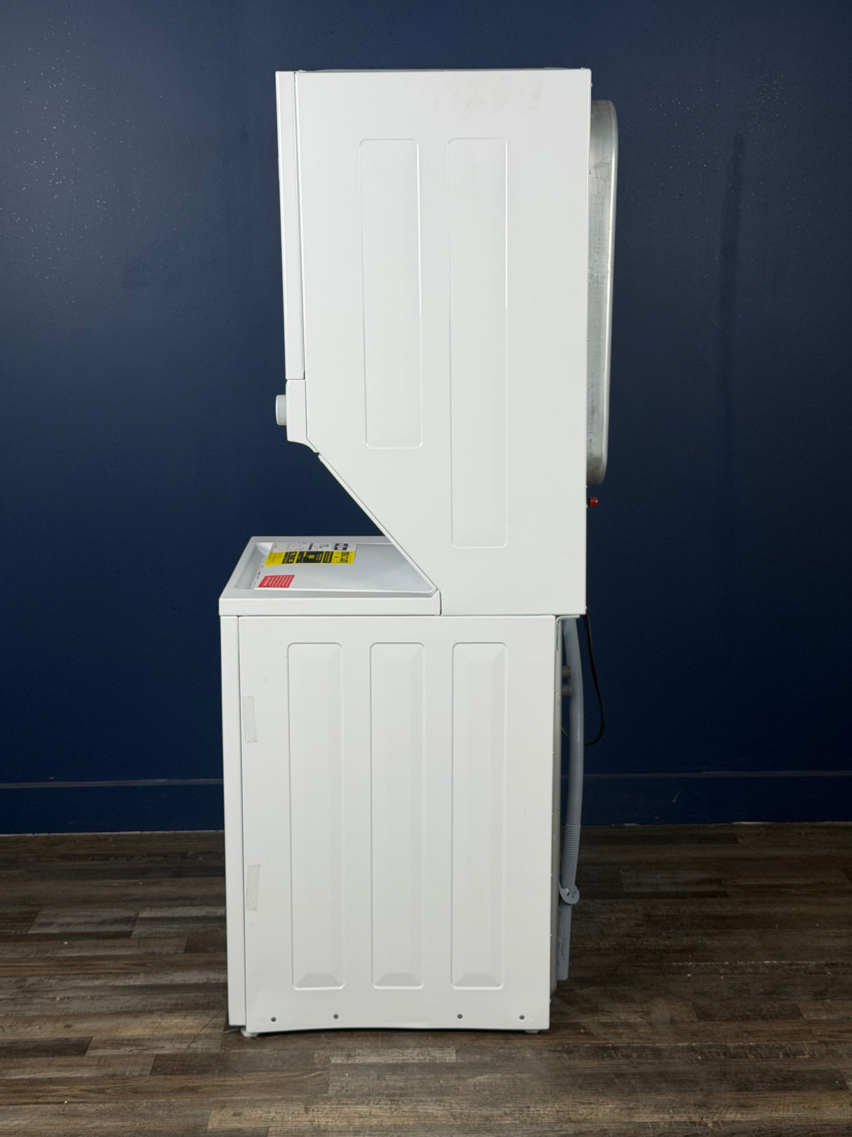 Frigidaire - 3.9 cu. ft. Washer and 5.6 cu. ft. Gas Dryer Combo in White with Quick Wash & Dry Cycle, MaxFill and Long Vent