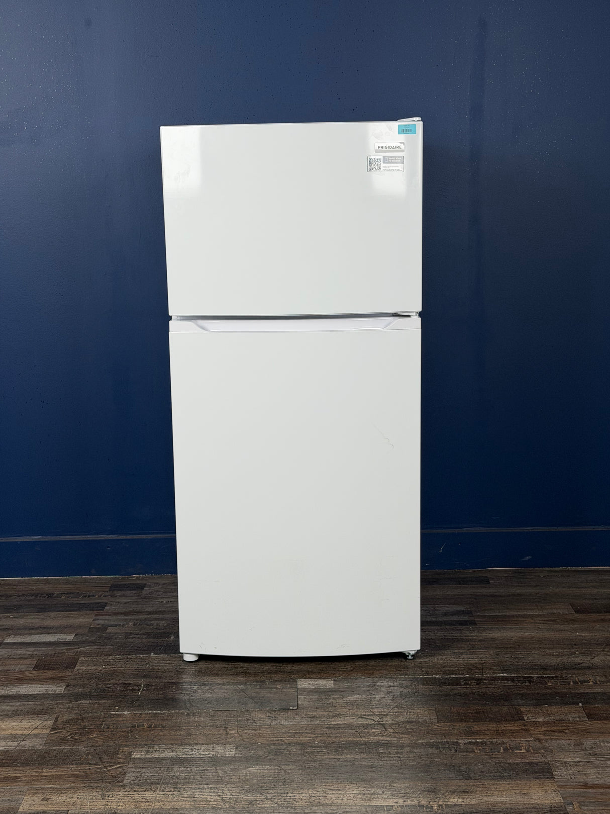 Frigidaire - 27.6 in. 14 cu. ft. Frost Free Top Freezer Refrigerator in White with EvenTemp Cooling System