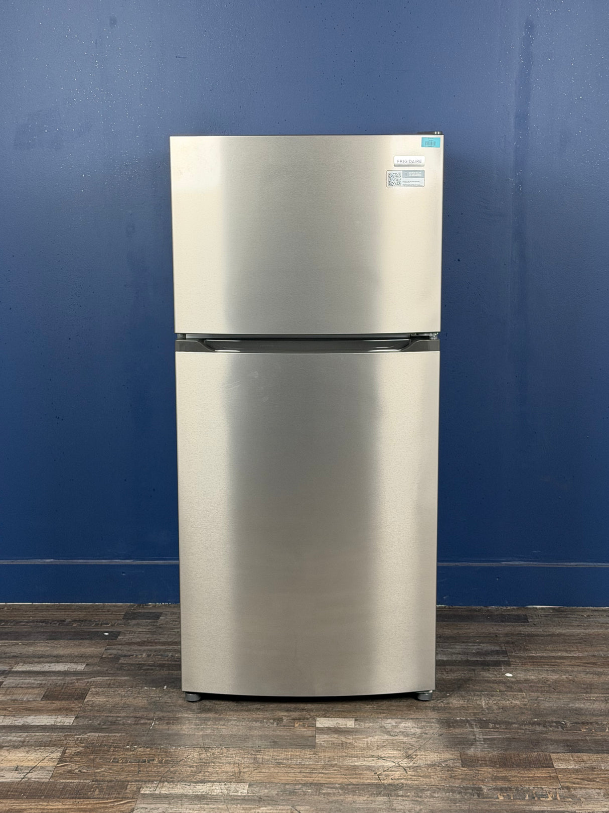 Frigidaire - 27.6 in. 14 cu. ft. Top Freezer Refrigerator in Fingerprint-Resistant Stainless Look, ENERGY STAR