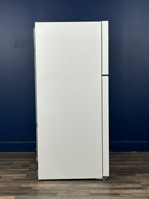 Frigidaire - 30 in. 20 cu. ft. Garage Ready Freestanding Top Freezer Refrigerator in White, ENERGY STAR