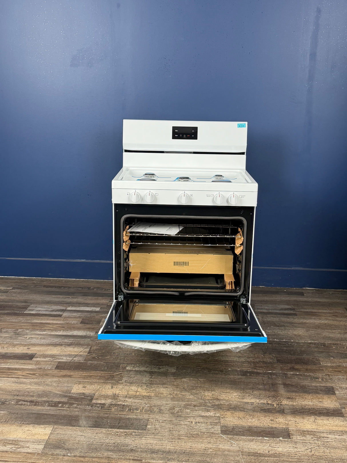 Frigidaire - 30 in 5 Burner Freestanding Gas Range in White with Quick Boil and Even Baking Technology
`
