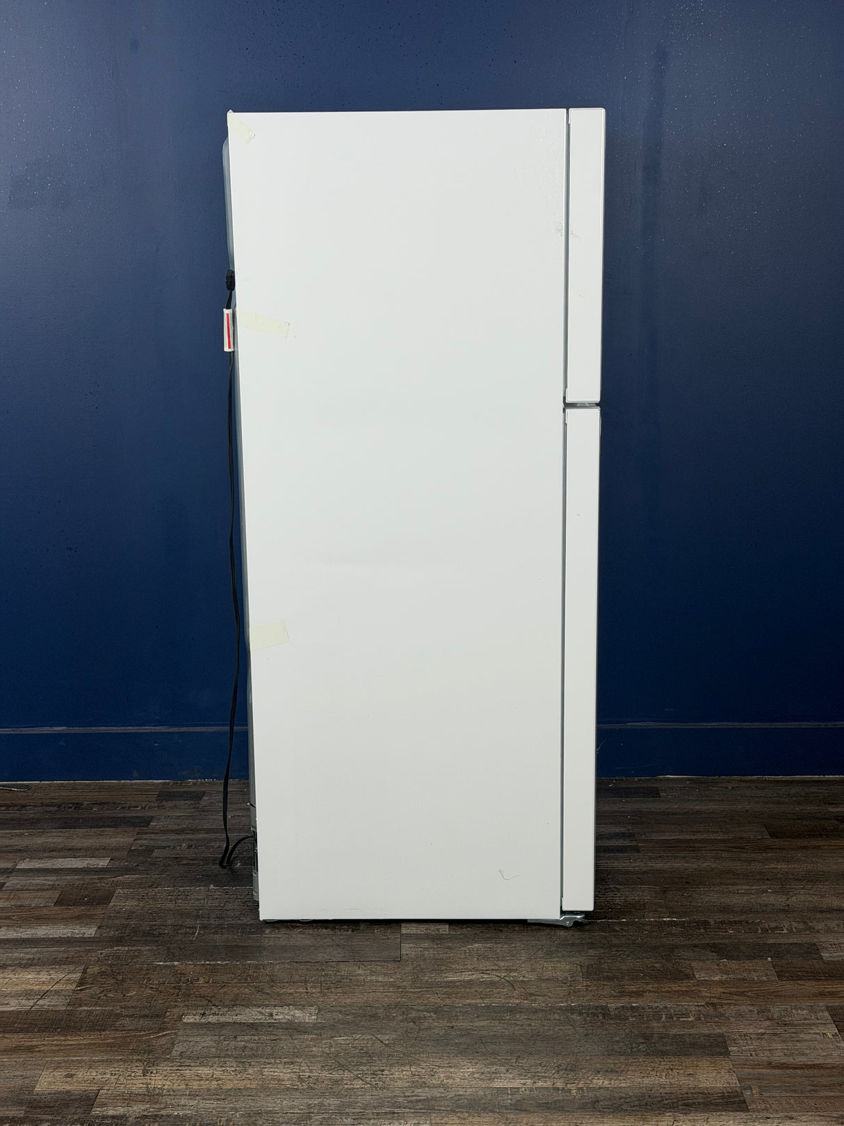 Frigidaire - 30 in. 18.3 cu. ft. Top Freezer Refrigerator, Garage Ready
