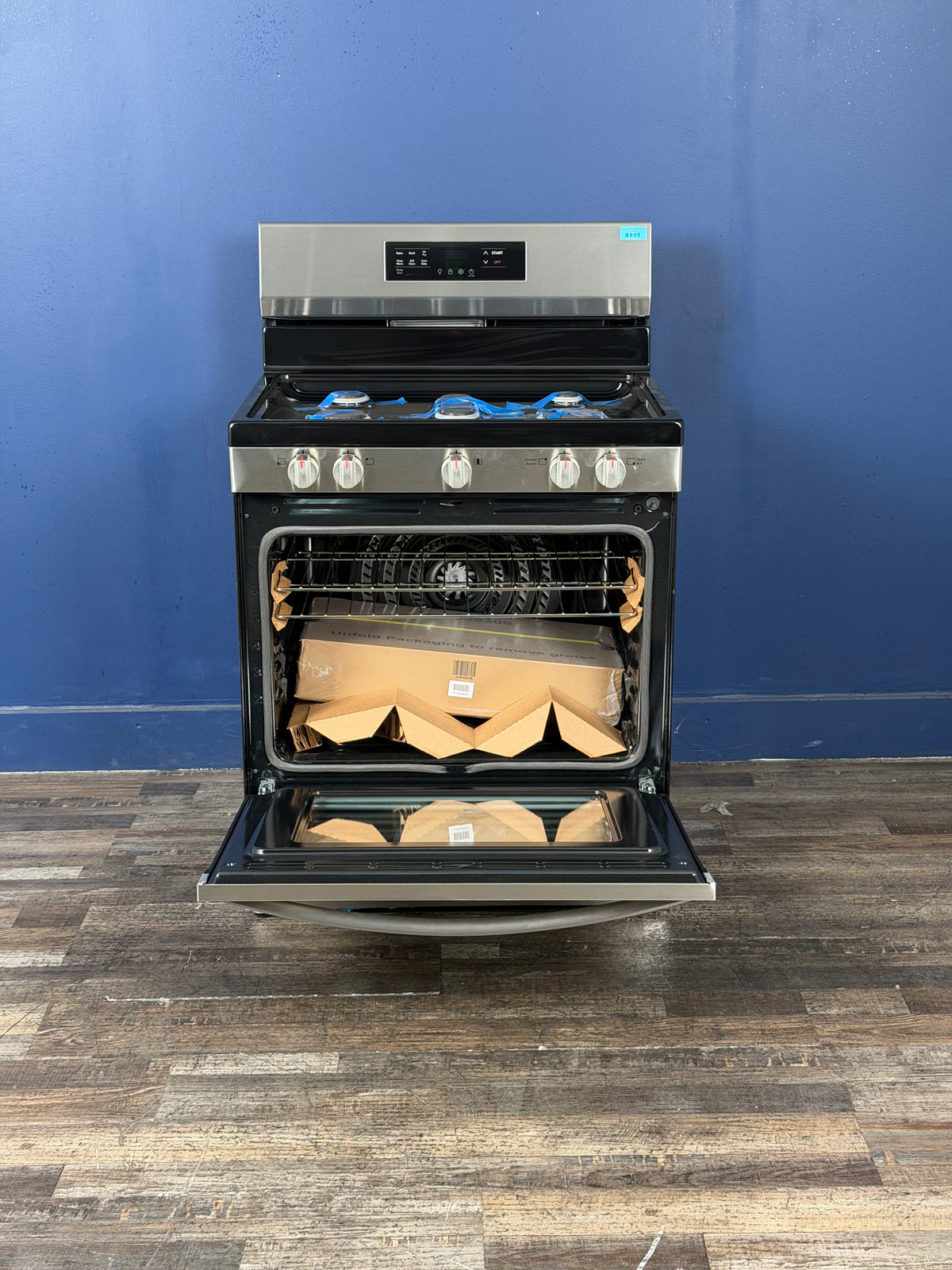 Frigidaire - 30 in. 5.1 cu. ft. 5 Burner Freestanding Self-Cleaning Gas Range in Stainless Steel with Air Fry