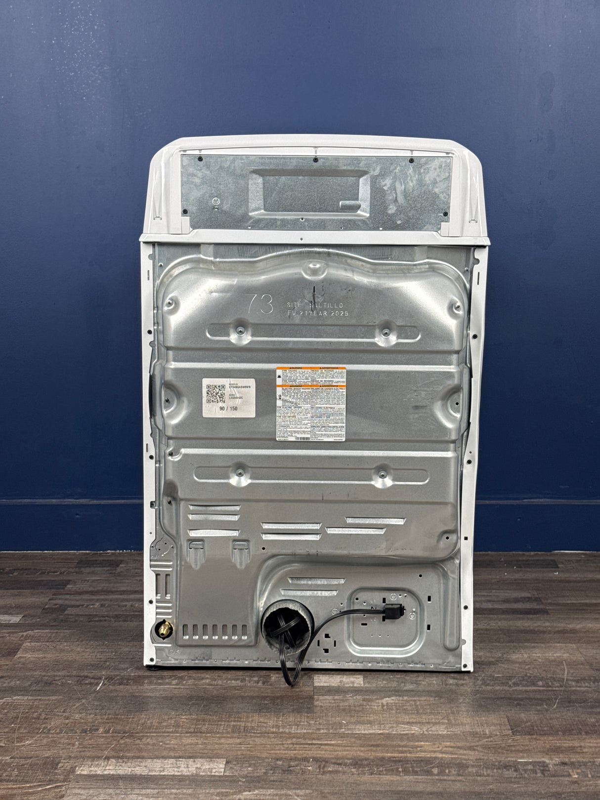 GE - 7.2 cu. ft. vented Gas Dryer in White with Auto Dry and Extended Tumble