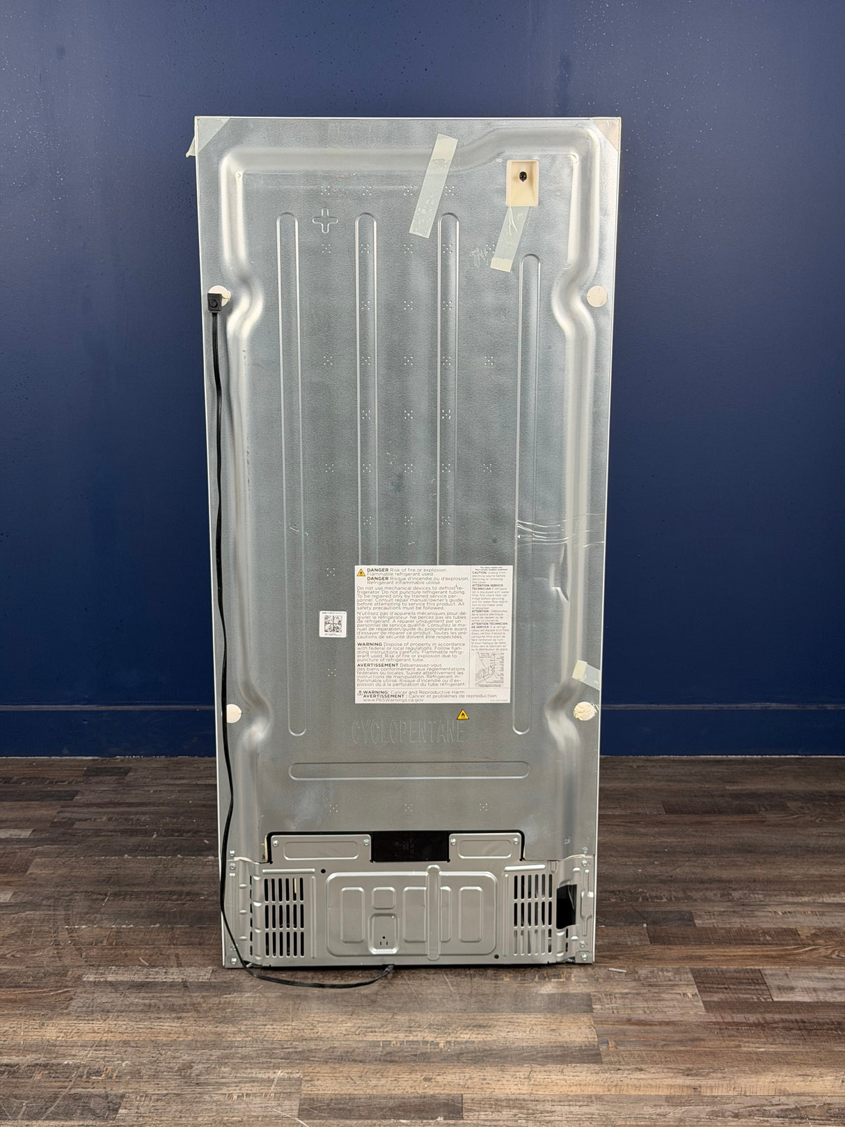 Frigidaire - 20 cu. ft. Garage Ready Top Freezer Refrigerator in White, ENERGY STAR