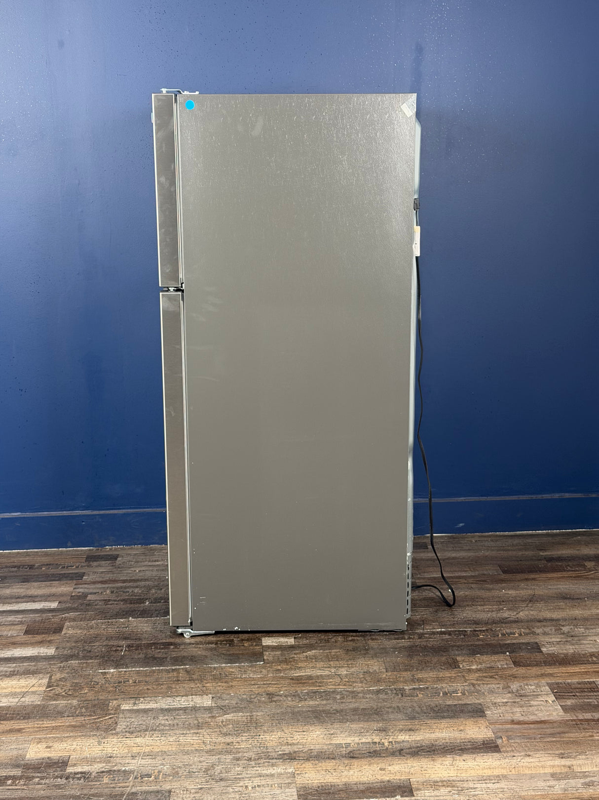Frigidaire - 30 in. 20 cu. ft. Top Freezer Refrigerator in Smudge-Proof Stainless Steel, Energy Star