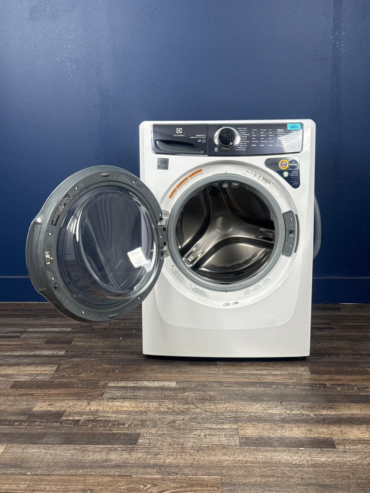 Electrolux - 27 in. W 4.5 cu. ft. Front Load Washer with SmartBoost, LuxCare Plus Wash System, Perfect Steam, ENERGY STAR in White