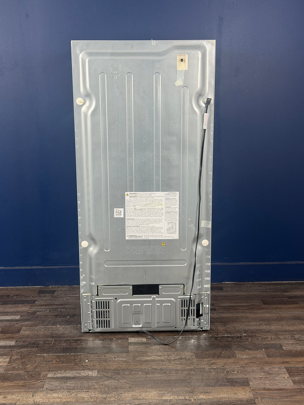Frigidaire - 30 in. 18.3 cu. ft. Top Freezer Refrigerator, Garage Ready