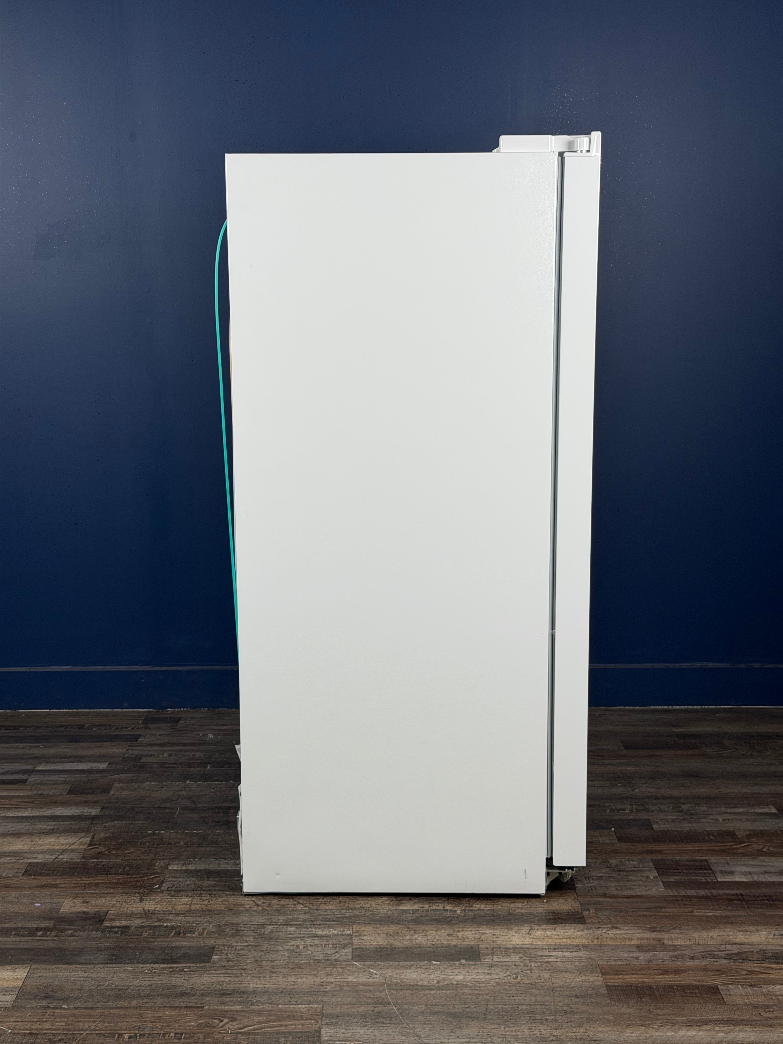 Frigidaire - 33 in. 22.3 cu. ft. Standard Depth Side by Side