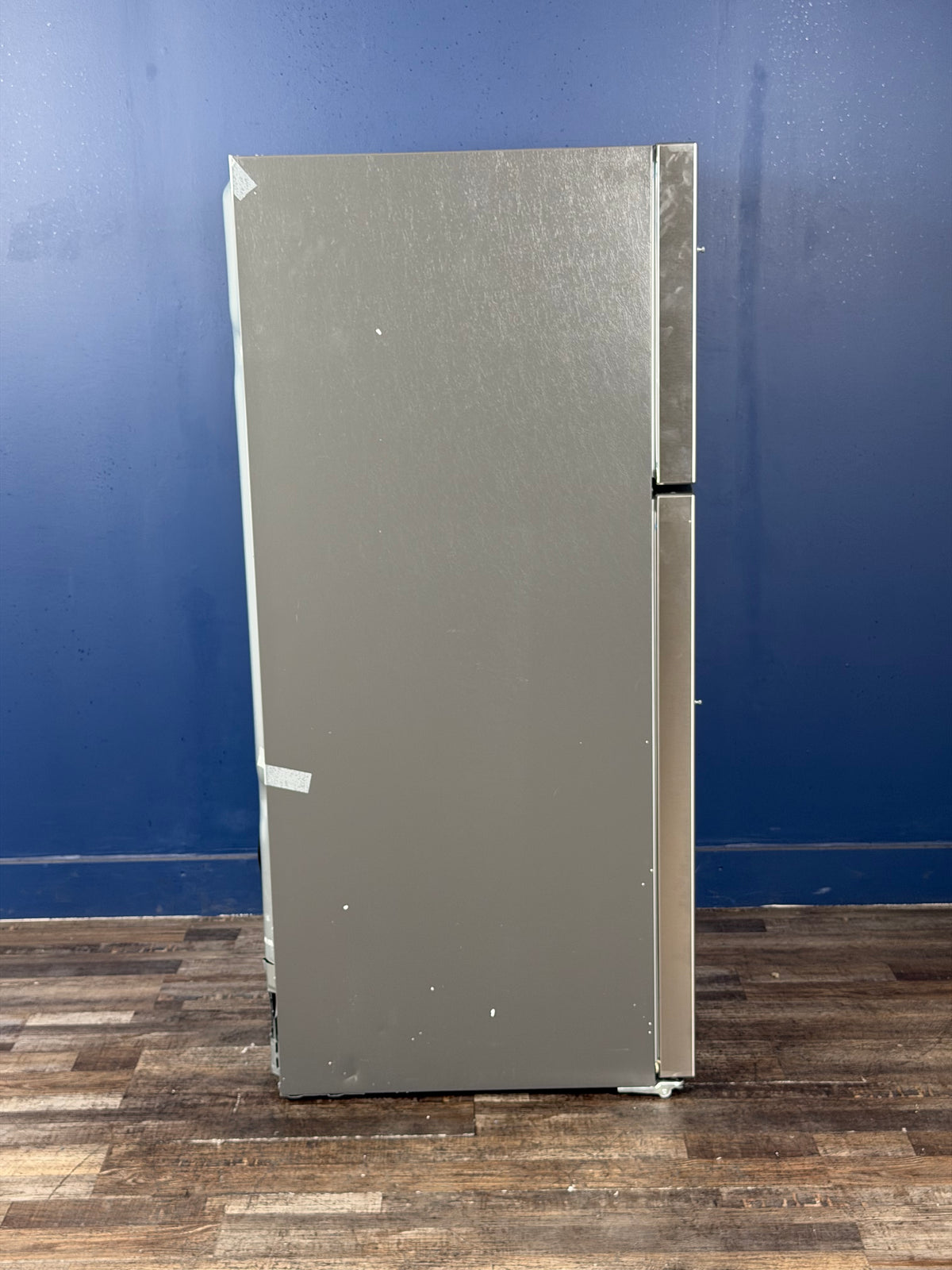 Frigidaire - 30 in. 20 cu. ft. Garage Ready Freestanding Top Freezer Refrigerator in Stainless Steel, ENERGY STAR