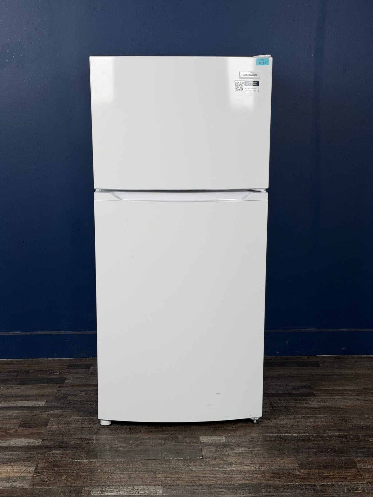 Frigidaire - 27.6 in. 14 cu. ft. Frost Free Top Freezer Refrigerator in White with EvenTemp Cooling System