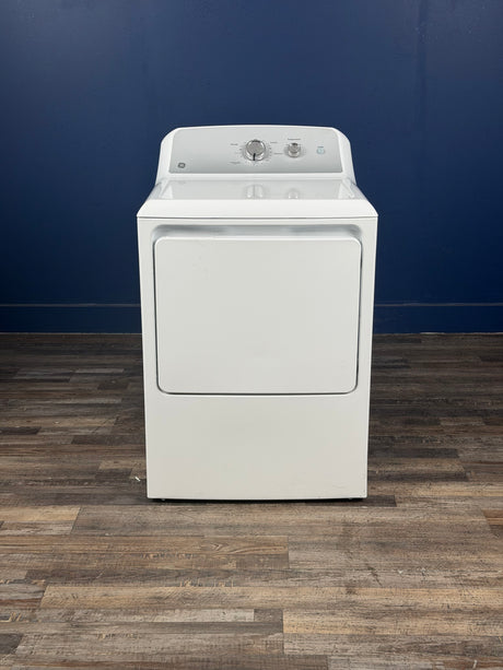 GE - 7.2 cu. ft. vented Gas Dryer in White with Auto Dry and 120ft Venting