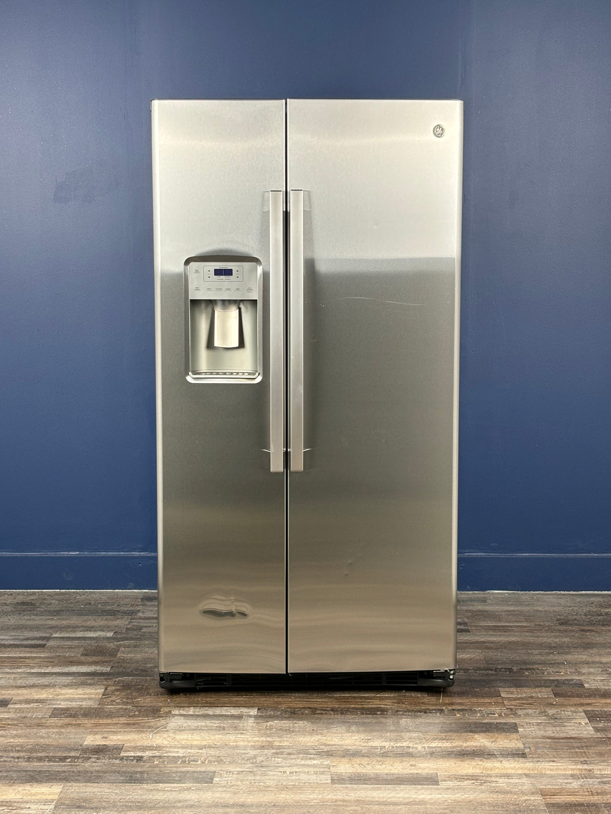 GE - 21.8 cu. ft. Side by Side Refrigerator in Fingerprint Resistant Stainless Steel, Counter Depth
