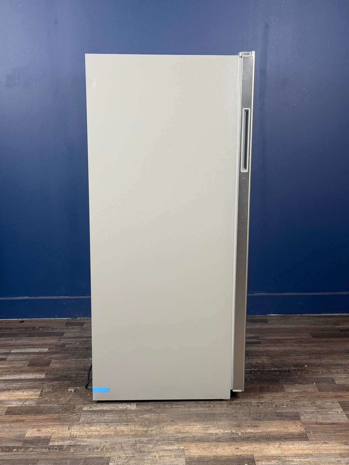Frigidaire - 18 cu. ft. Garage Ready Automatic Defrost Convertible Upright Freezer in Stainless Look