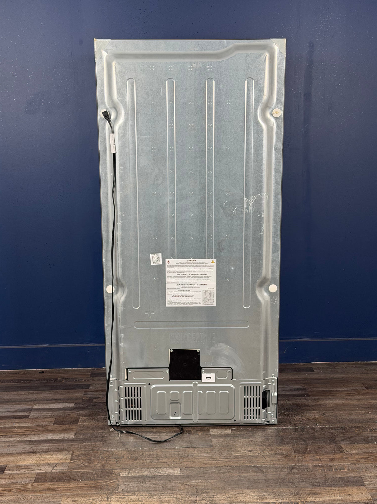 Frigidaire - 32.6 in. 20 cu. ft. Frost Free Defrost, Garage Ready Upright Freezer in Carbon