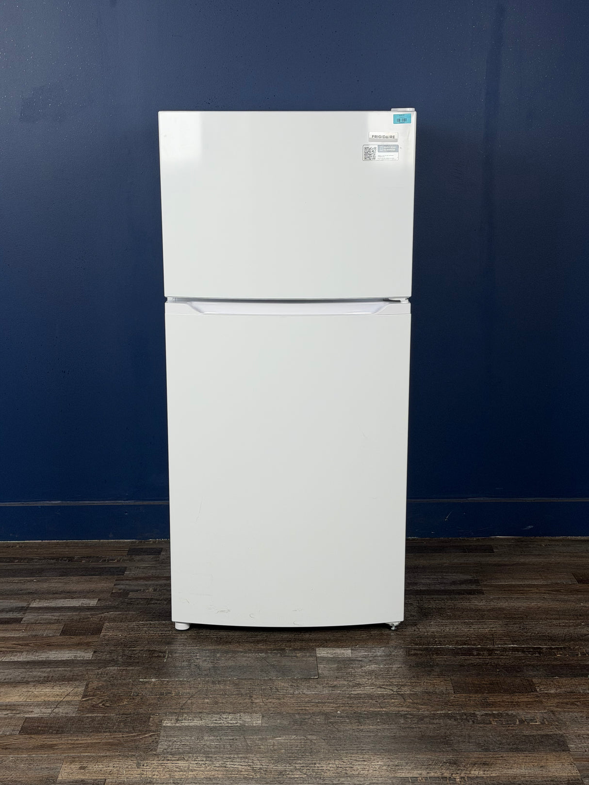 Frigidaire - 27.6 in. 14 cu. ft. Frost Free Top Freezer Refrigerator in White with EvenTemp Cooling System
