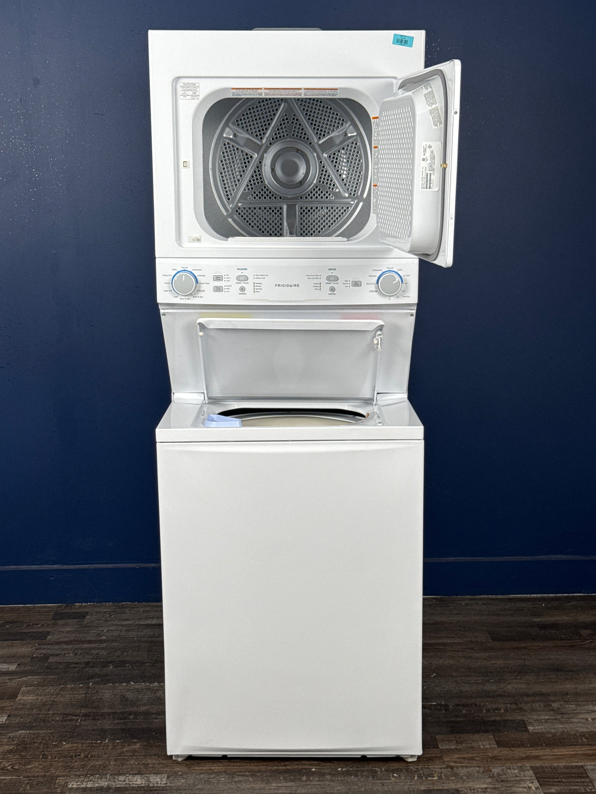 Frigidaire - 3.9 cu. ft. Washer and 5.6 cu. ft. Gas Dryer Combo in White with Quick Wash & Dry Cycle, MaxFill and Long Vent