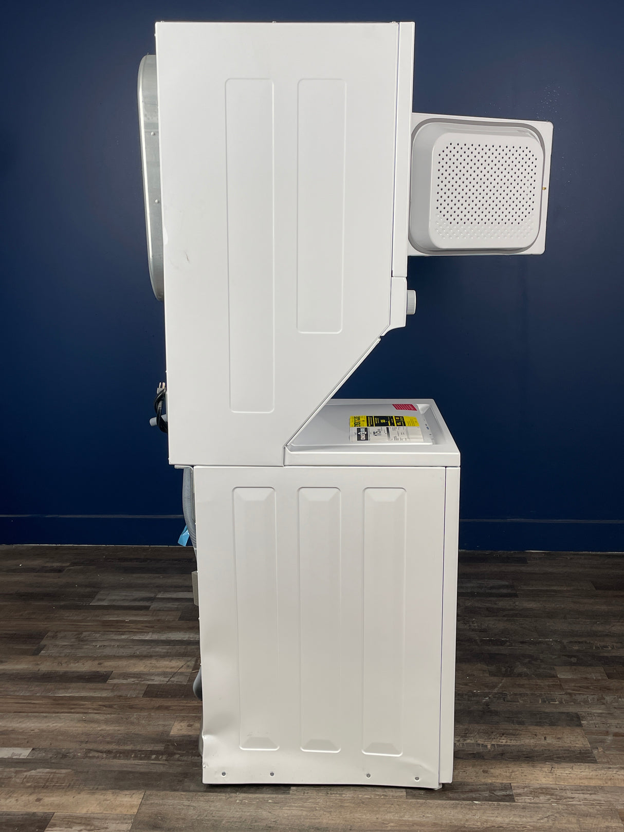 Frigidaire - 3.9 cu. ft. Washer and 5.6 cu. ft. Gas Dryer Combo in White with Quick Wash & Dry Cycle, MaxFill and Long Vent