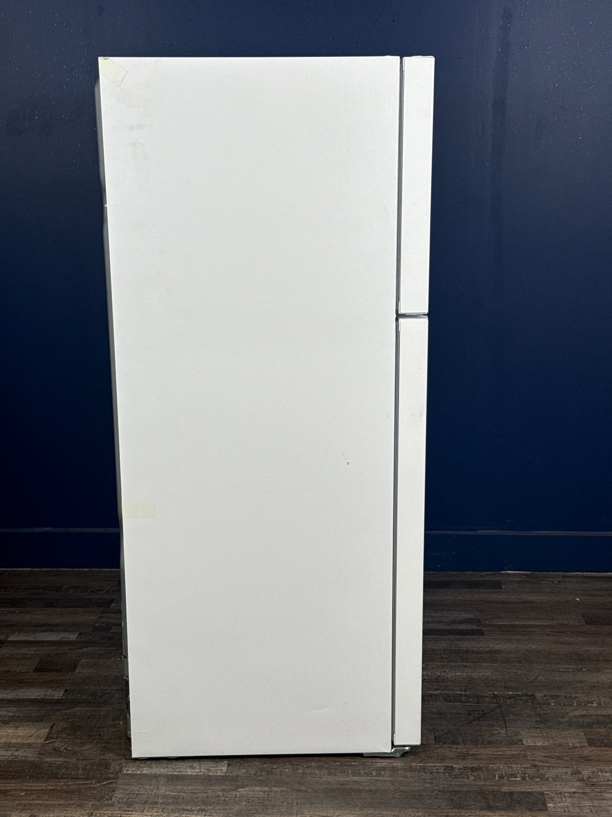 Frigidaire - 30 in. 18.3 cu. ft. Top Freezer Refrigerator, Garage Ready