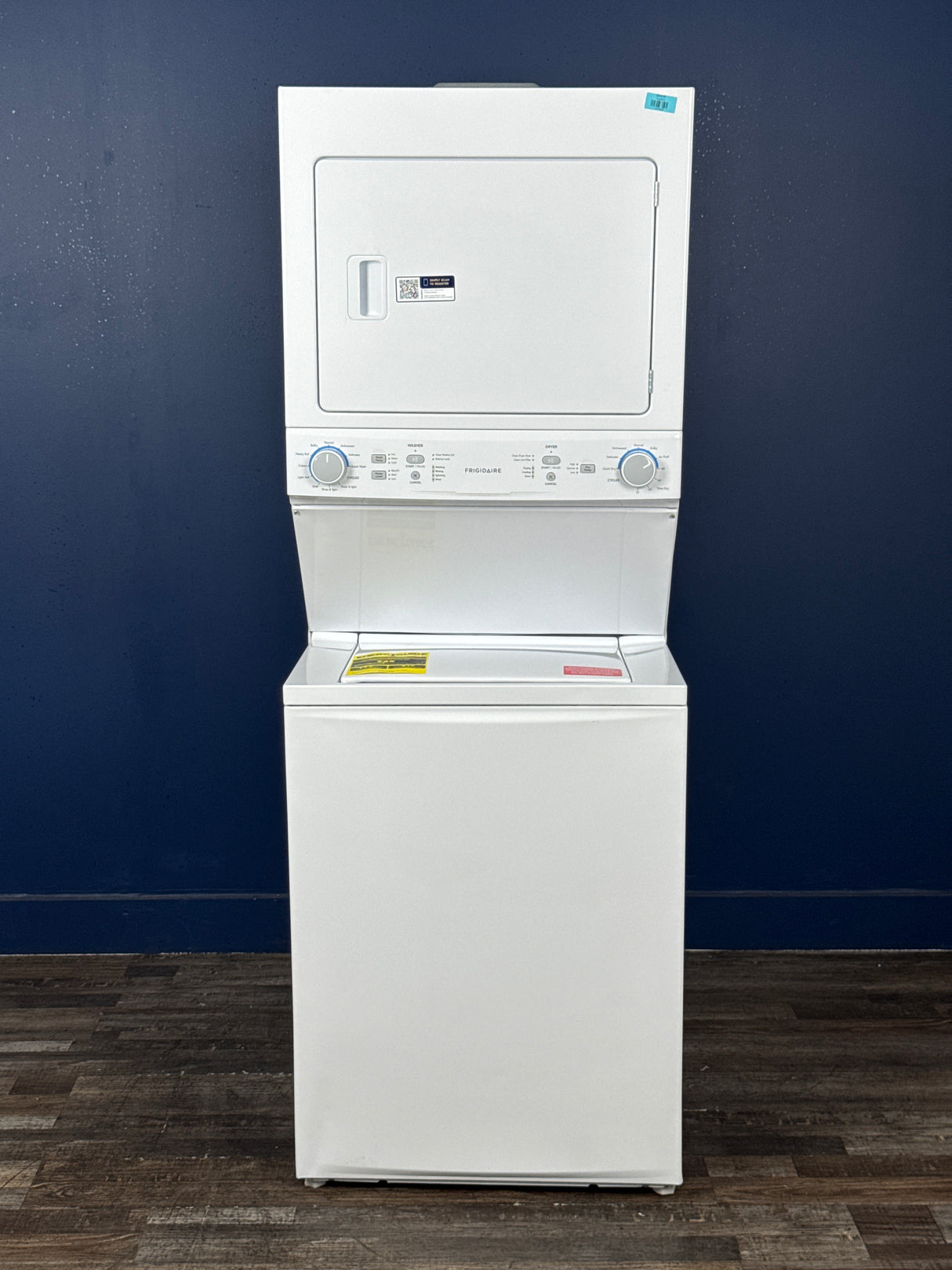 Frigidaire - 3.9 cu. ft. Washer and 5.6 cu. ft. Gas Dryer Combo in White with Quick Wash & Dry Cycle, MaxFill and Long Vent