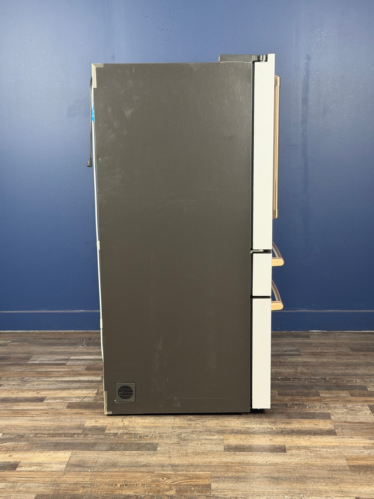 GE Cafe - 27.8 cu. ft. Smart 4- Door French Door Refrigerator with Convertible Middle Drawer in Matte White, Autofill Dispenser
