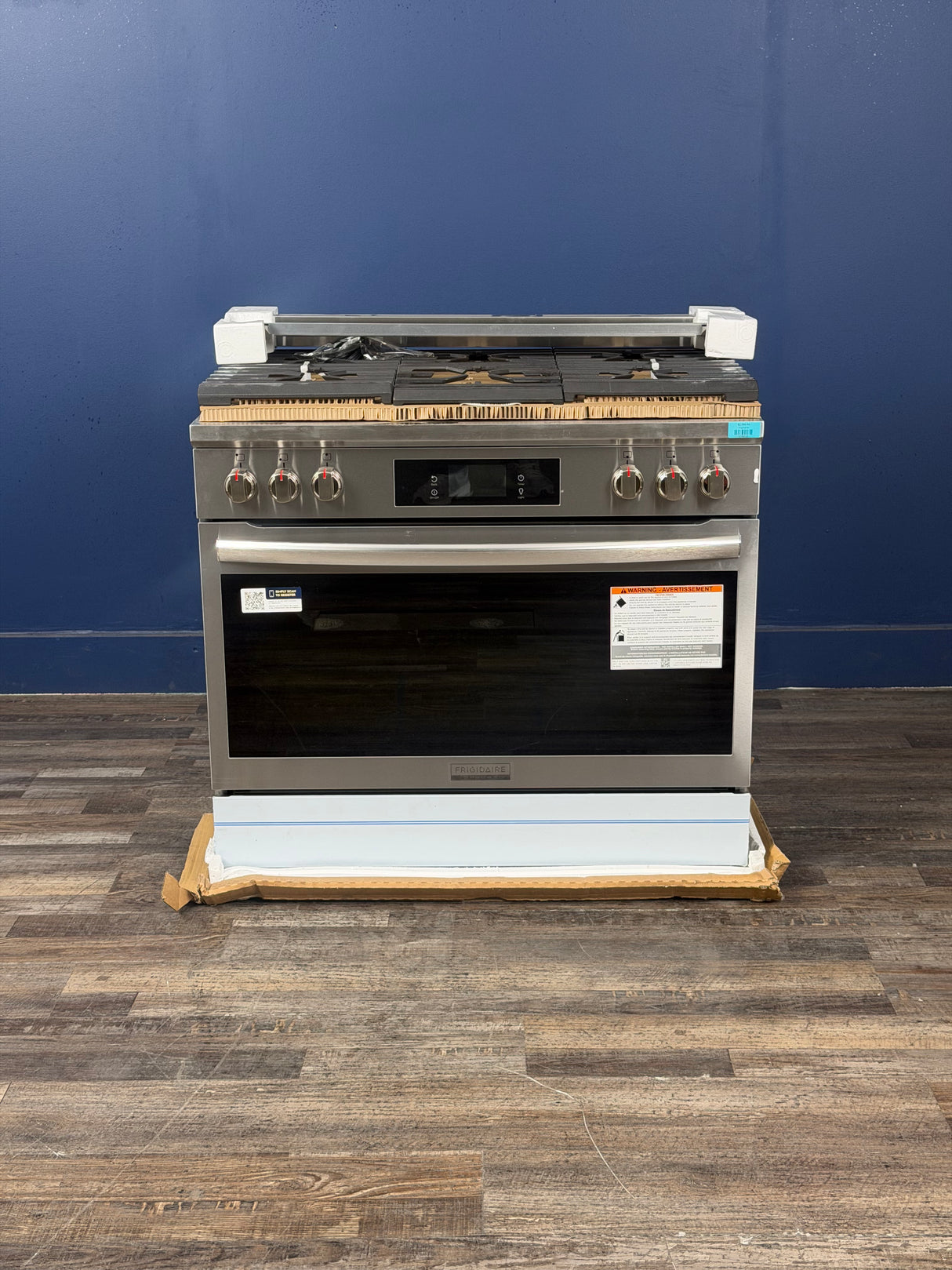Frigidaire - Gallery 36 in. 6-Burner Slide-In Gas Range in Stainless Steel with Total Convection and Air Fry