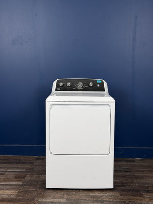GE - 7.2 cu. ft. vented Gas Dryer in White with Auto Dry and Extended Tumble