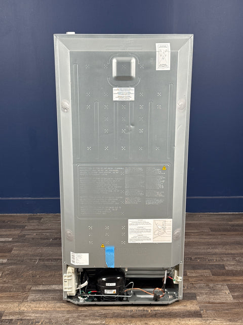 Frigidaire - 27.6 in. 14 cu. ft. Top Freezer Refrigerator in White, ENERGY STAR