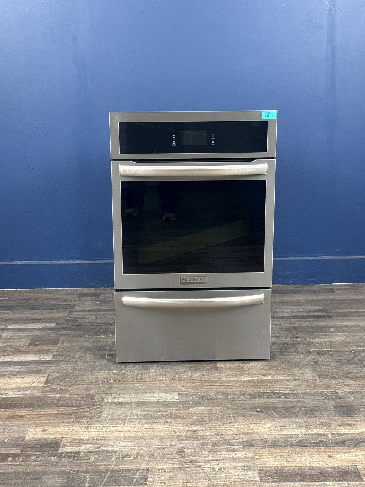 Frigidaire - Gallery 24 in. Single Gas Built-In Wall Oven with Air Fry Self-Cleaning in Stainless Steel