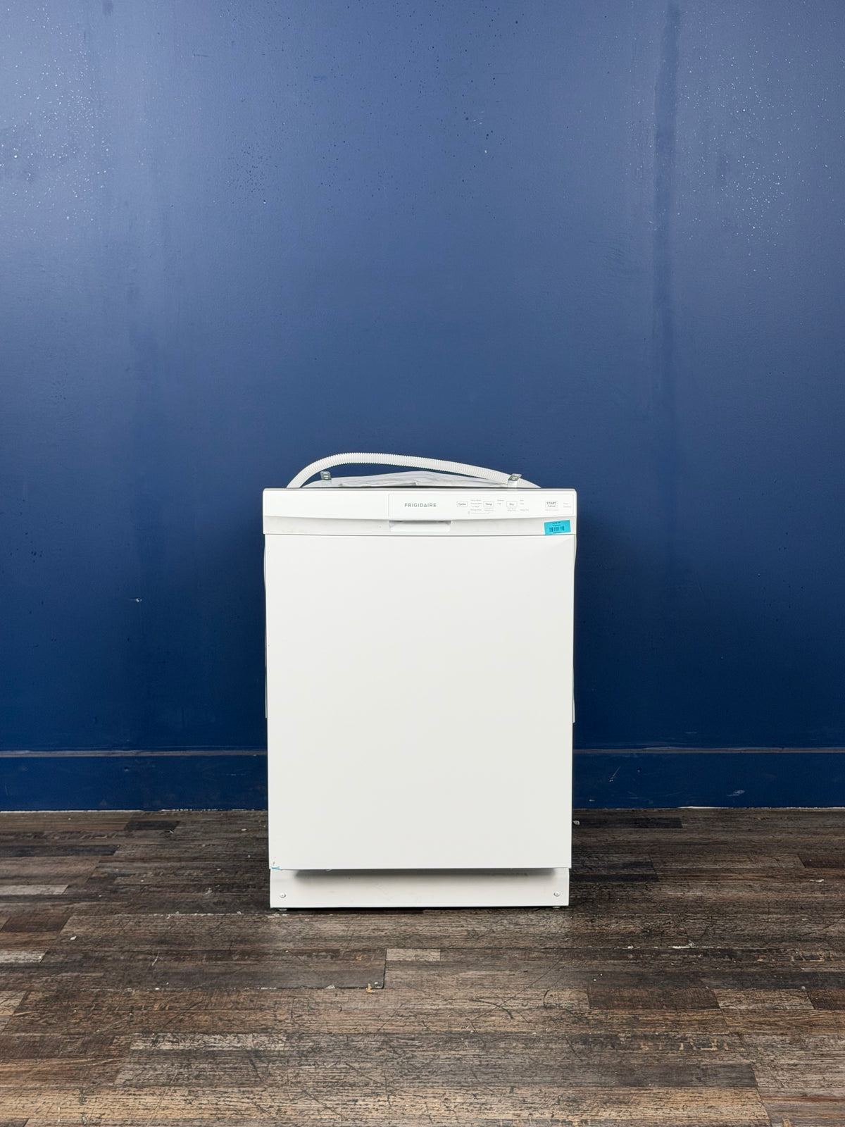 Frigidaire - 24 in Front Control Built-In Tall Tub Dishwasher in White with 4-cycles and DishSense Sensor Technology