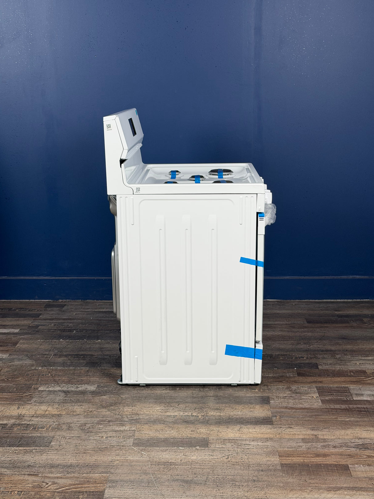 Frigidaire - 30 in 5 Burner Freestanding Gas Range in White with Quick Boil and Even Baking Technology
`