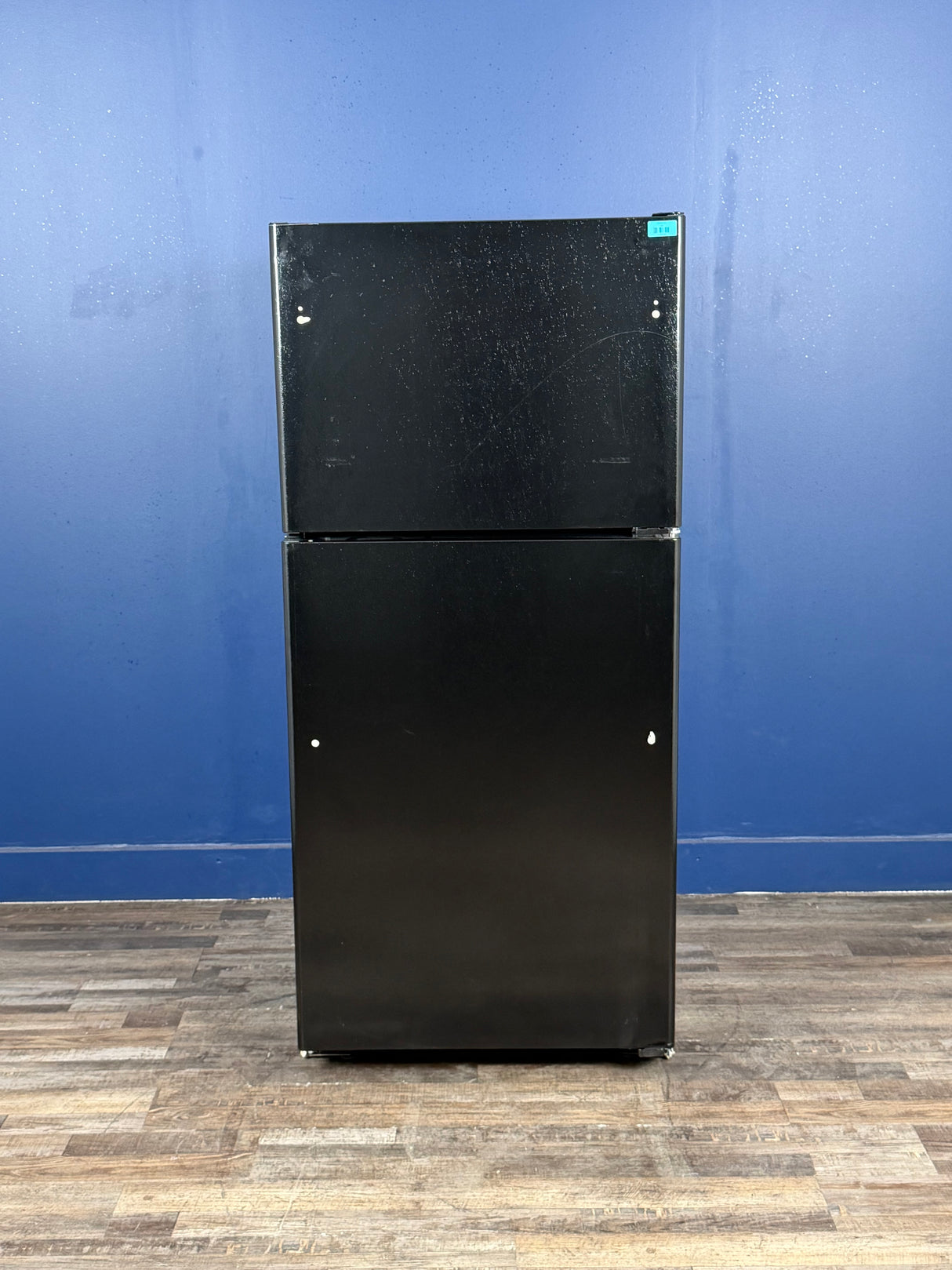 GE - 19.2 cu. ft. Top Freezer Refrigerator in Black, ENERGY STAR