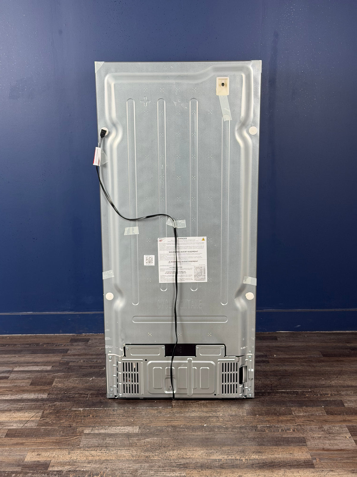 Frigidaire - 30 in. 20 cu. ft. Garage Ready Freestanding Top Freezer Refrigerator in Stainless Steel, ENERGY STAR