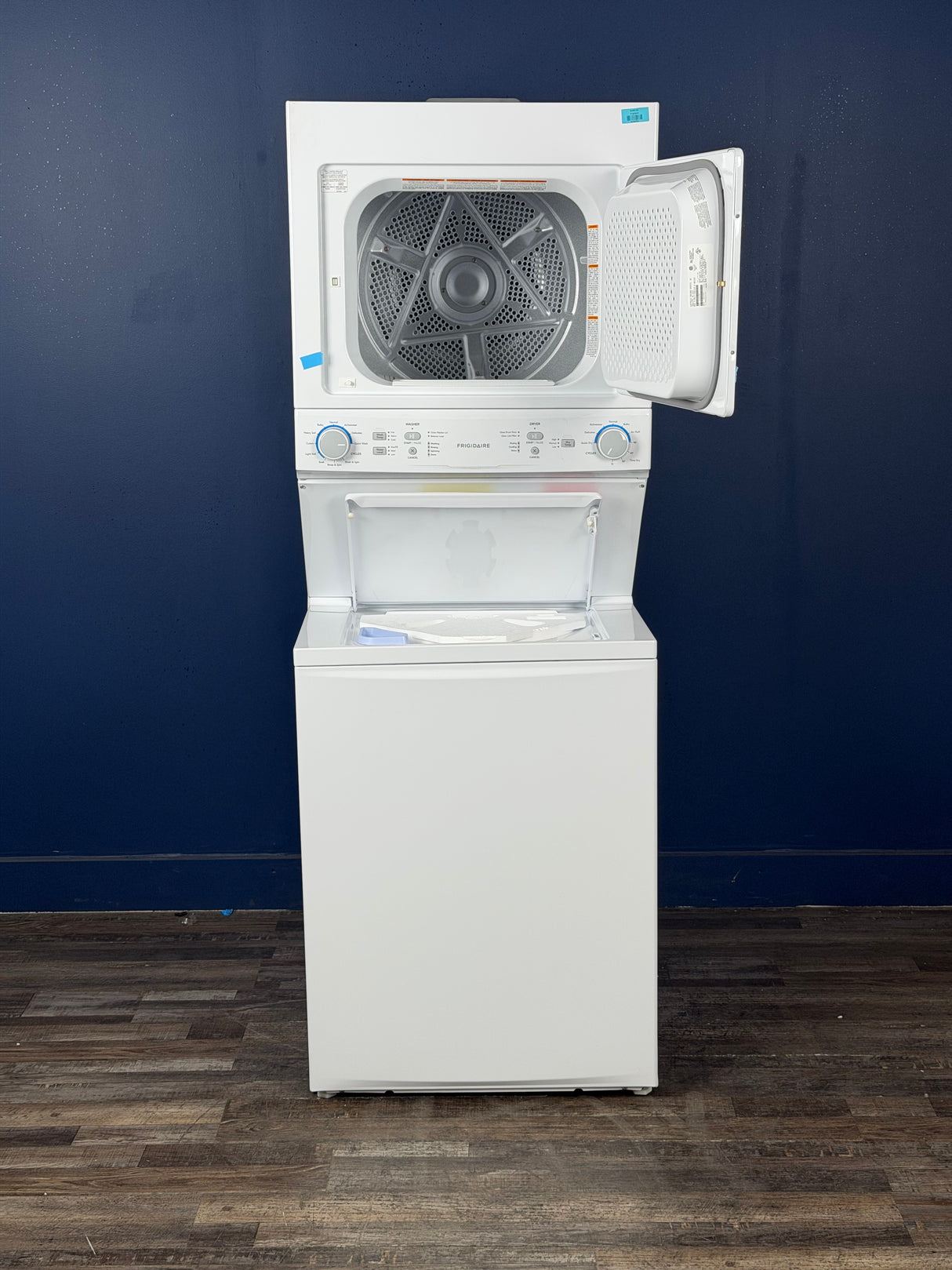 Frigidaire - 3.9 cu. ft. Washer and 5.6 cu. ft. Gas Dryer Combo in White with Quick Wash & Dry Cycle, MaxFill and Long Vent