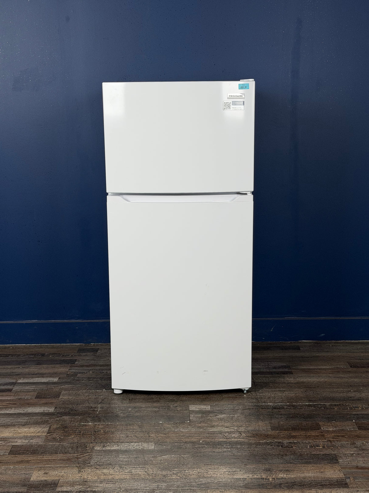 Frigidaire - 27.6 in. 14 cu. ft. Frost Free Top Freezer Refrigerator in White with EvenTemp Cooling System