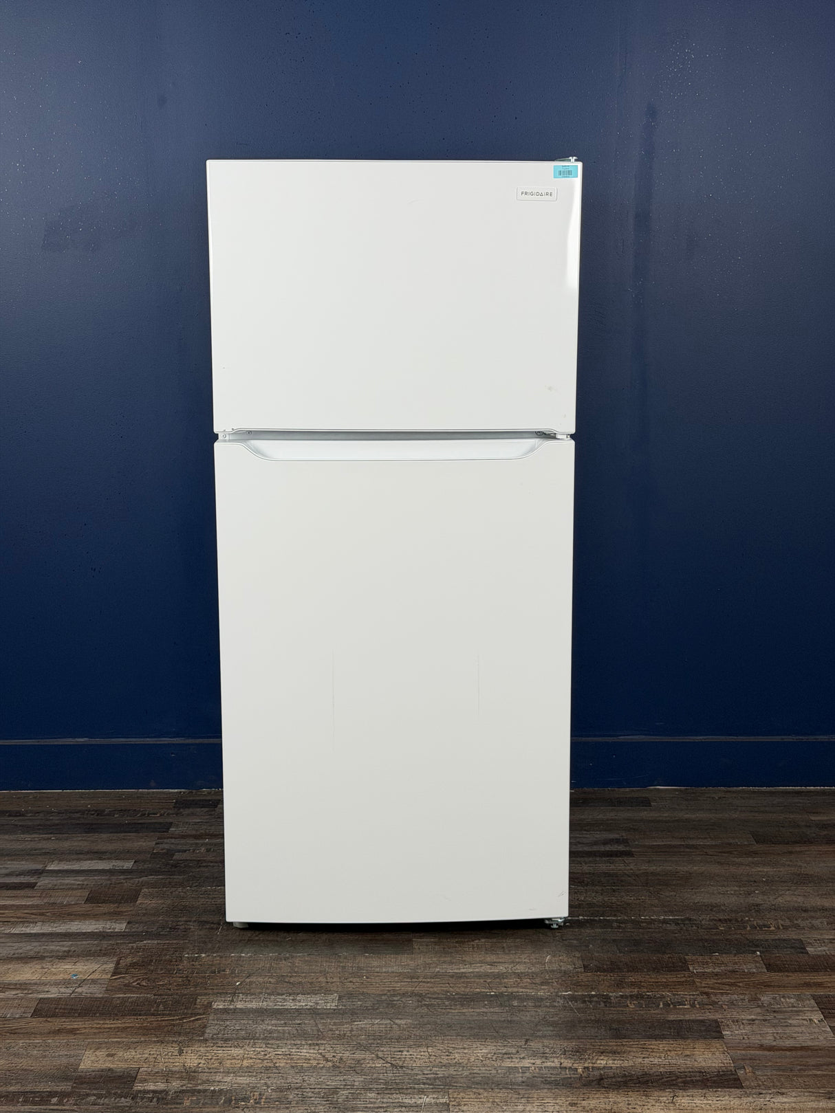 Frigidaire - 20 cu. ft. Garage Ready Top Freezer Refrigerator in White, ENERGY STAR