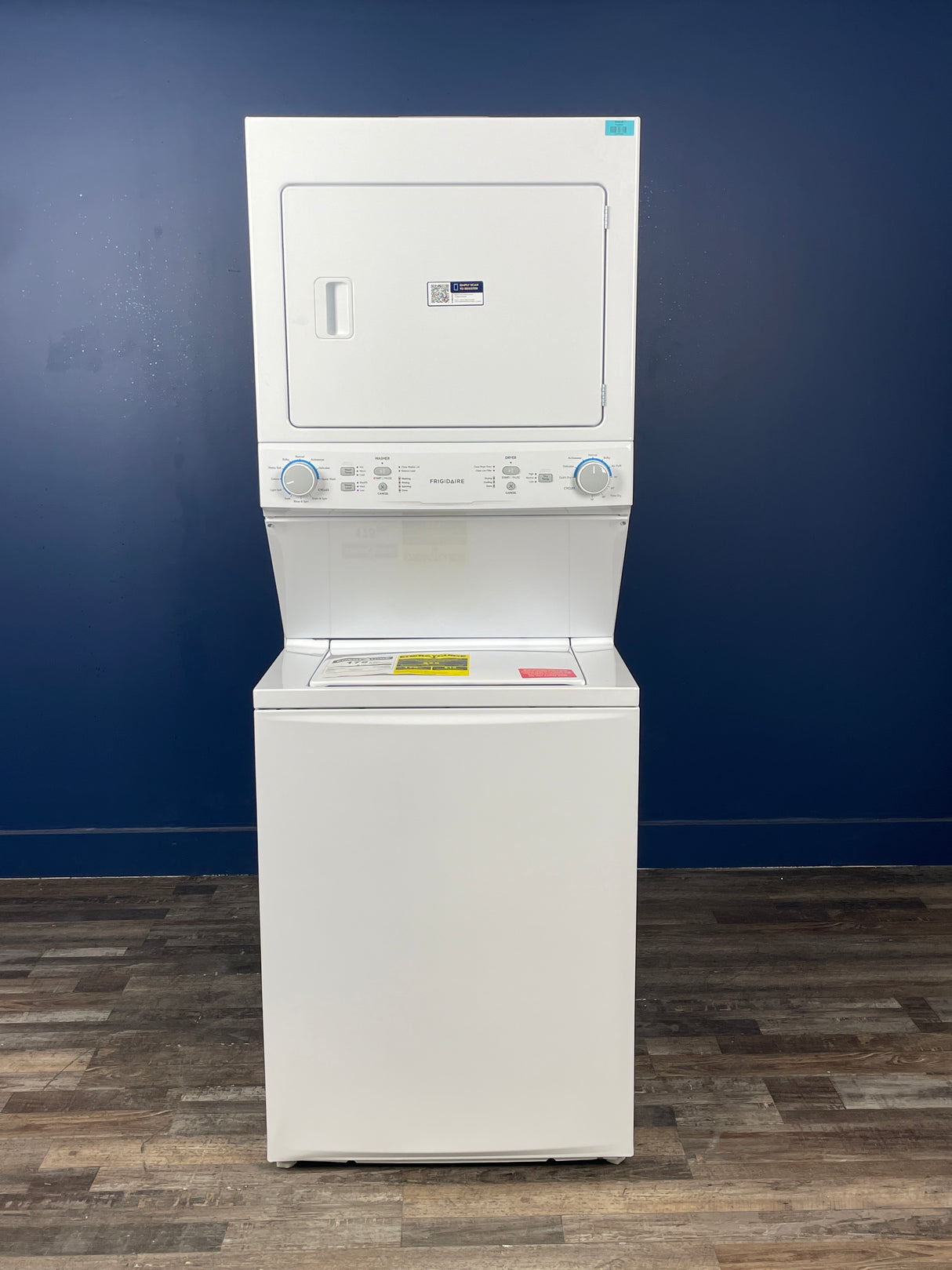 Frigidaire - 3.9 cu. ft. Washer and 5.6 cu. ft. Gas Dryer Combo in White with Quick Wash & Dry Cycle, MaxFill and Long Vent