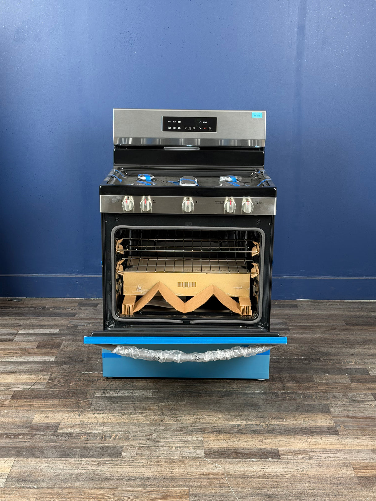 Frigidaire - 30 in 5 Burner Freestanding Gas Range in Stainless Steel with Quick Boil and Steam Clean